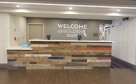 Hampton Inn & Suites Seal Beach